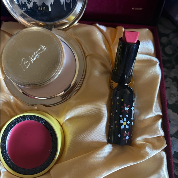 Besame Disney Mary Poppins Makeup Set - Gold and Pink. Limited edition stunning. - Picture 4 of 8